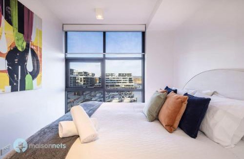 Kingston Apartment | Modern 2 Bdrm Apt with Water Views 2x Car Spots