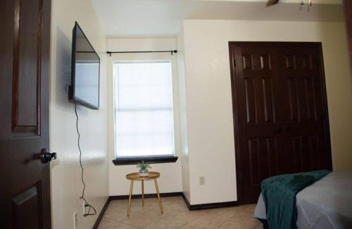 Edinburg Apartment | Modern 2 bed 2-bath next to University UTRGV