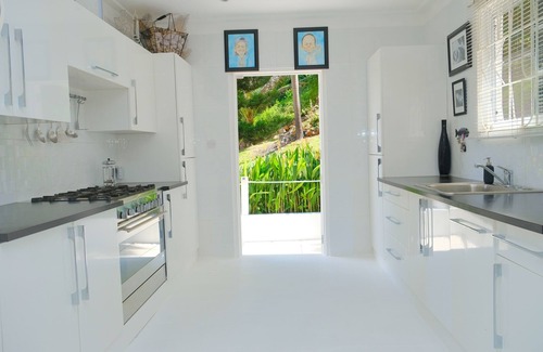 St. George's Apartment | Modern 2-bed 3-bath apartment in St George's with OUT OF THIS WORLD views.