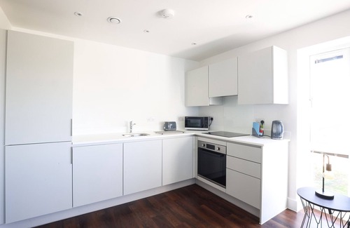 Bicester Apartment | Modern 2 bed, close to Bicester Village+ Parking
