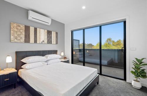 Brunswick West House | Modern 2-Bed Home in Brunswick with Courtyard