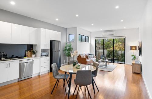 Brunswick West House | Modern 2-Bed Home in Brunswick with Courtyard