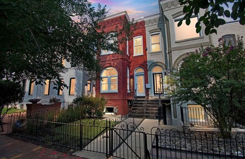 Truxton Circle Apartment | Modern 2 Bed Suite in historic townhouse w patio