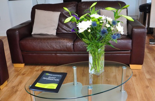 Newhaven Apartment | Modern 2 Bedroom Apartment with FREE Underground parking and Wi-Fi