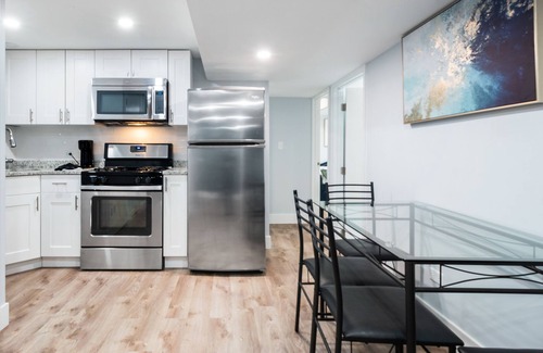 West Ridge Apartment | Modern, 2-bedroom apt., 15 minute drive to Lake Michigan, FREE parking spot.