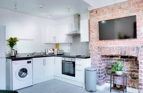 Birkenhead Apartment | Modern 2 bedroom flat near Liverpool City Centre