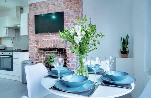 Birkenhead Apartment | Modern 2 bedroom flat near Liverpool City Centre