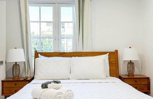 Westwood House | Modern 2-Bedroom Gem Close to Beverly Hills - DOH2