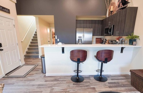 Grand Mound House | Modern 2 Bedroom Home Outdoor Patio & Fenced Yard
