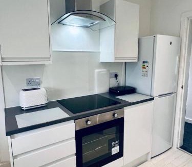 East End Apartment | Modern 2 bedroom House With Loft Conversion