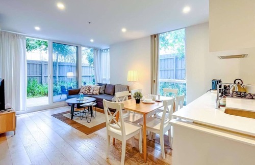 Brighton Apartment | Modern 2B Apartment in Brighton Near Bay Free Parking
