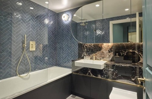 City of Westminster Apartment | Modern 2BA Apartment Near Bond Street Tube w/Concierge Services