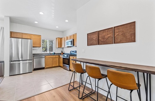 Flagstaff House | Modern 2BD/2King Sleep-friendly Home, 5min to Downtown. Built in 2024 - all new!