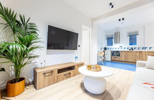 Makrigianni Apartment | Modern 2BD Apartment Steps Away from Acropolis by Lumen Living