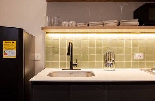 Zona Rosa Apartment | Modern 2BD apt near parque lleras, AC & Fast WiFi