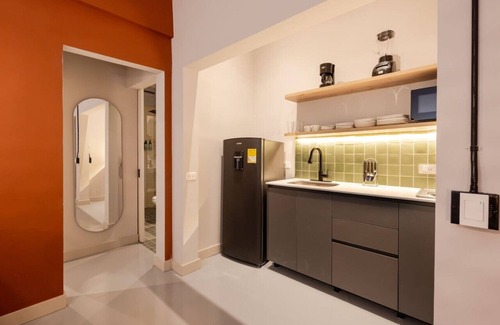 Zona Rosa Apartment | Modern 2BD apt near parque lleras, AC & Fast WiFi