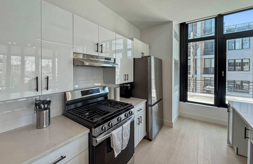 Olde Kensington Apartment | Modern 2BD in NoLibs | Sleeps 6 | Great Location