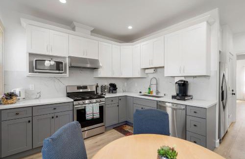 Excelsior House | Modern 2Bed 2Bath w/parking in Excelsior District