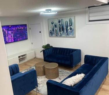 Southwest Edmonton House | Modern 2Bedroom suite in SW Edmonton close to Edmonton International Airport