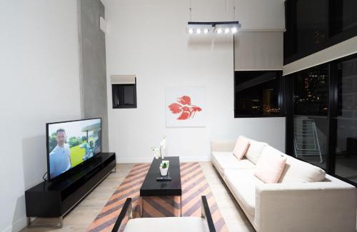 South Brisbane Apartment | Modern 2BR 2BA Apartment with Parking in South Brisbane