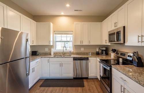 Grandville Condo | Modern 2BR + 2BA New Build Condo w/Garage & Patio