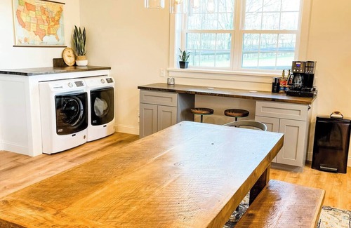 Loudonville House | Modern 2BR/2BA with hot tub, pool table, cornhole, fire pit—your perfect Mohican base!