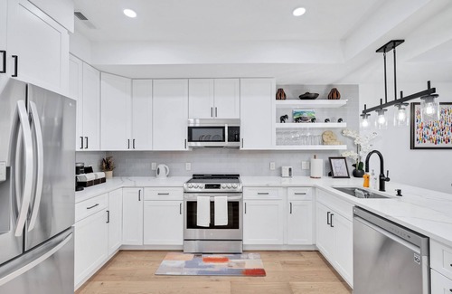Brightwood Park Condo | Modern 2BR/2BA with Roof Patio