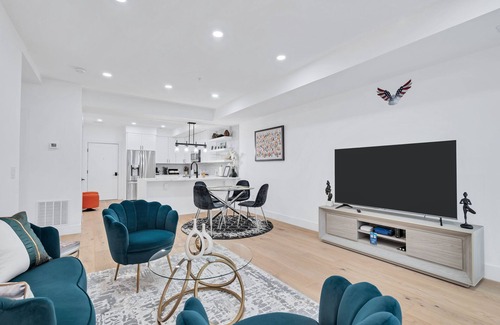 Brightwood Park Condo | Modern 2BR/2BA with Roof Patio