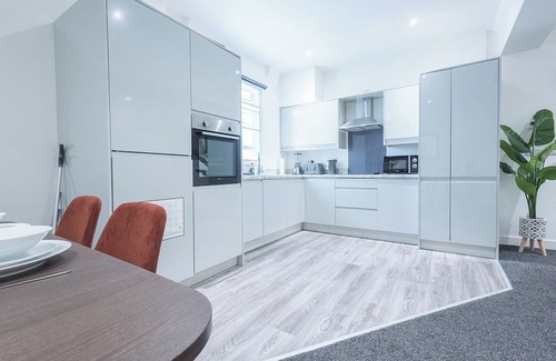 Gravesend Apartment | Modern 2br Apartment