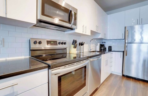 Jefferson Manor Apartment | Modern 2BR Apt at Alexandria’s Premier Community