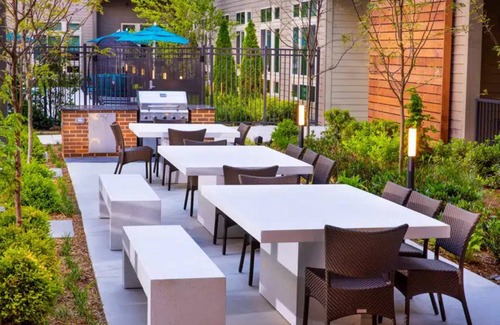 Jefferson Manor Apartment | Modern 2BR Apt at Alexandria’s Premier Community