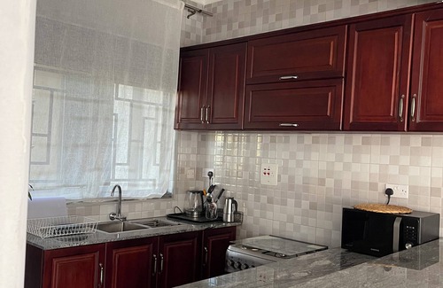 Kampala House | Modern 2BR Apt near Accacia and Kololo
