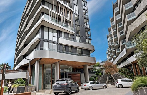 Kew Apartment | Modern 2BR Apt with Balcony & Free Parking