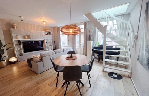 De Weteringschans Condo | Modern 2BR City Condo Design-Driven & Central