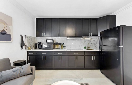 Tavernier Apartment | Modern 2BR Getaway | Full Kitchen + Bunks + AC