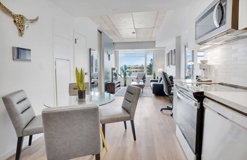 Wellington Village Apartment | Modern 2BR Hideaway near to Remic Rapids Park