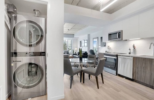Wellington Village Apartment | Modern 2BR Hideaway near to Remic Rapids Park