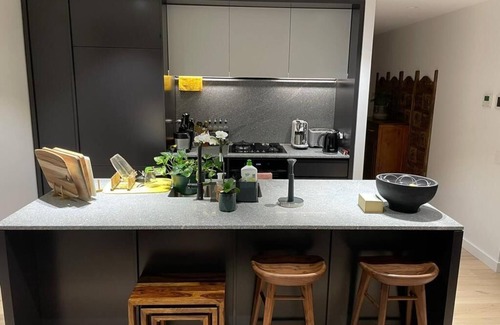 Bondi Junction Apartment | Modern 2BR in the heart of Bondi Junction