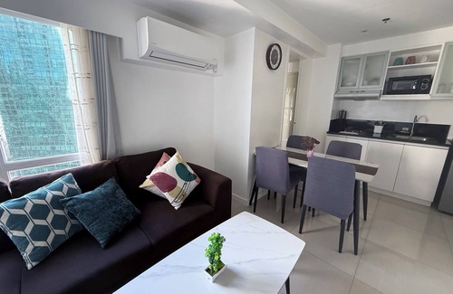 Ususan Condo | Modern 2BR Loft in BGC The Fort Taguig