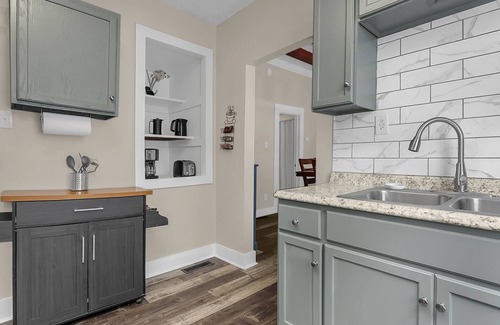 Franklin Park House | Modern❤️2BR near DT, 8 min walk to Franklin Park/Conservatory/Trolley District