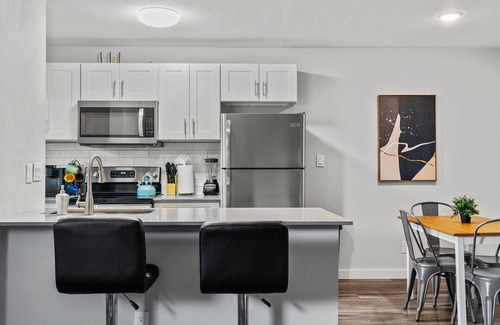 Hyde Park Apartment | Modern 2BR Near UT | Hyde Park | Evonify 7497