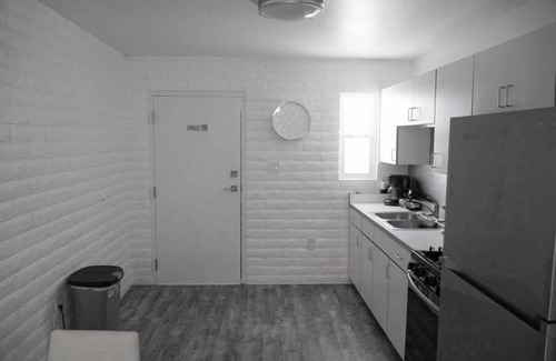 The Garden District Apartment | Modern 2BR Oak Flower Getaway by Navore