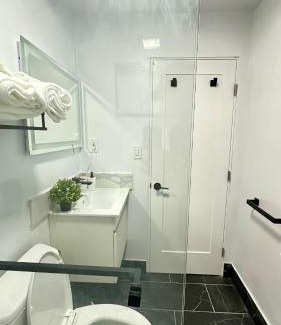 Del Rey Bed & Breakfast | Modern 2BR Stylish & Cozy Unit