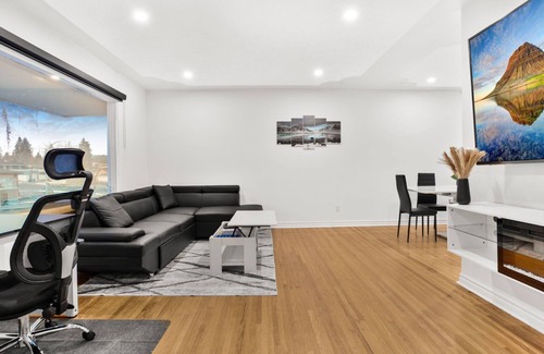 Northwest Calgary House | Modern 2BR Suite W/King Beds & Remote Workspace close to Zoo and Downtown