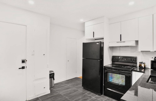 Northwest Calgary House | Modern 2BR Suite W/King Beds & Remote Workspace close to Zoo and Downtown