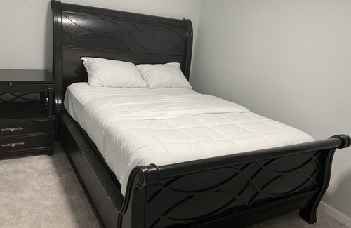 Winnipeg Bed & Breakfast | "Modern 2BR Suite with Private Entrance, Workspace, A/C & Parking in Sage Creek"