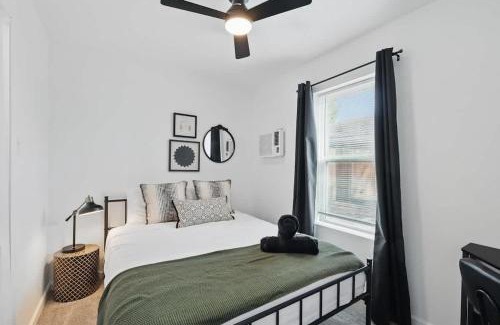 Haltom City Apartment | Modern 2BR Unit 3 Hot Tub