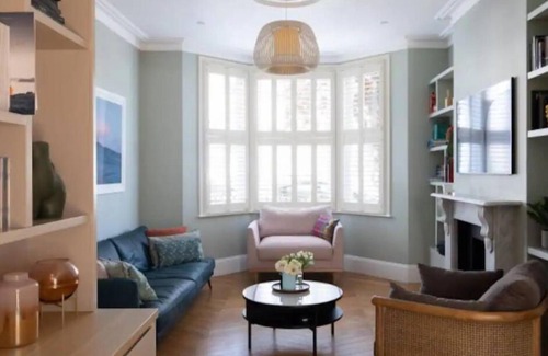 Kensal Green Apartment | Modern 3 bed Family home in Kensal Rise.