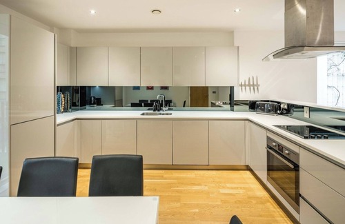 Bermondsey Apartment | Modern 3-Bed Flat in Bermondsey Spa