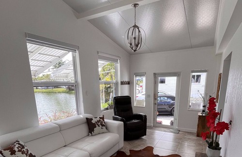 Pembroke Park House | Modern 3 Bedroom House with Lake View Mins from Beach and Casino